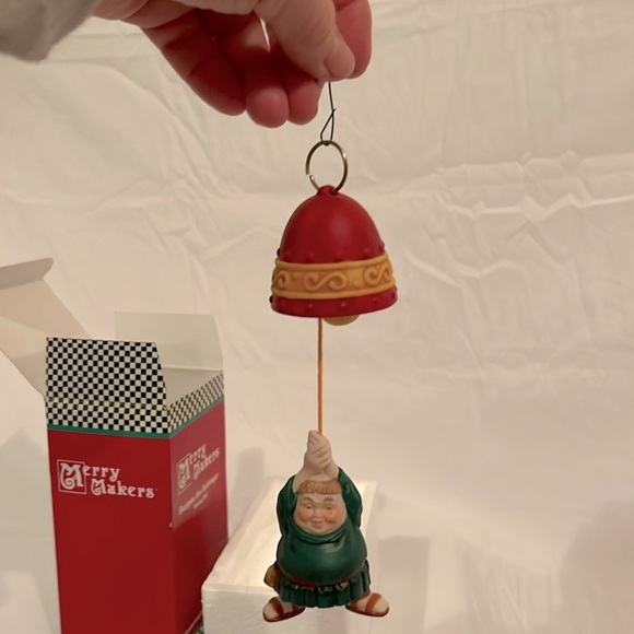 Dept 56 Christmas Ornament new in box
Merry Makers Burgess the Bellringer w Box - Picture 2 of 7